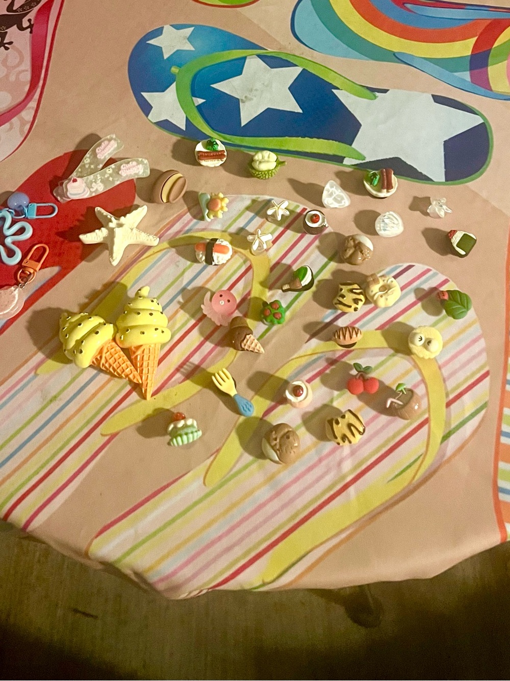 *** OUTSTANDING DEAL! 37 Kids Shoe Charms / Play Food & Fun Set + 2 Bag Charms!🩴